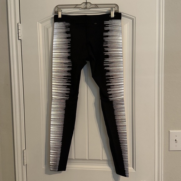 Nike Reflective Leggings - Picture 6 of 9